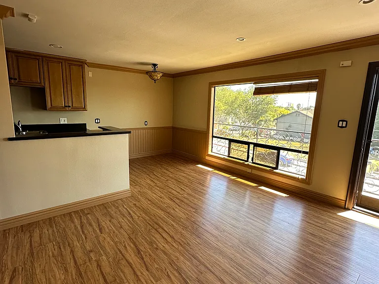2499 E 19th St #5 — Photo 8