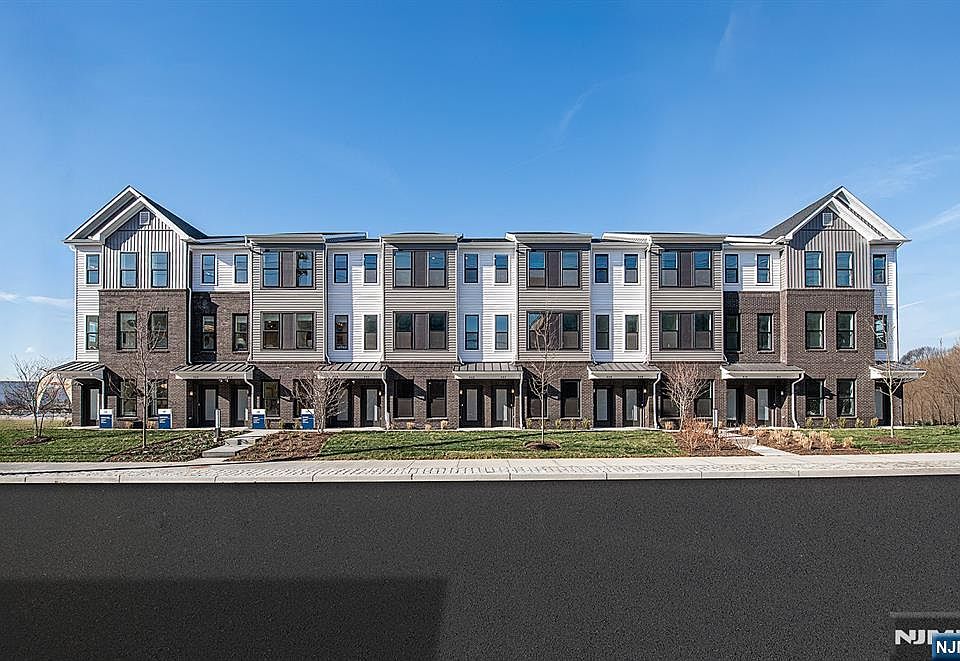 1st image of 300 Sycamore St #301