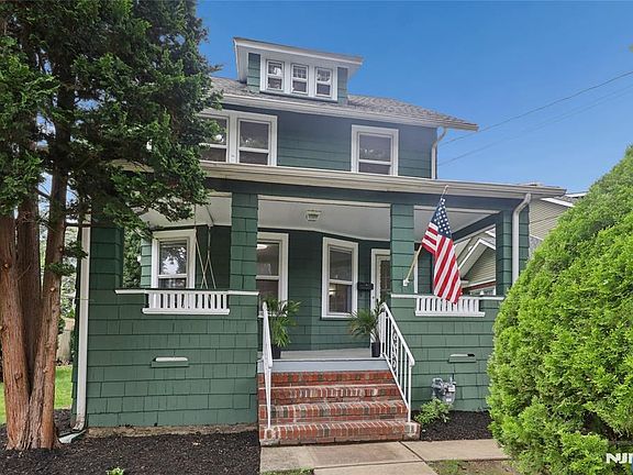 3rd image of 42 Walnut St