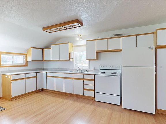 5th image of 105 Pipestone AVENUE