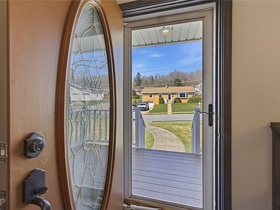 5th image of 246 Anderson Ave