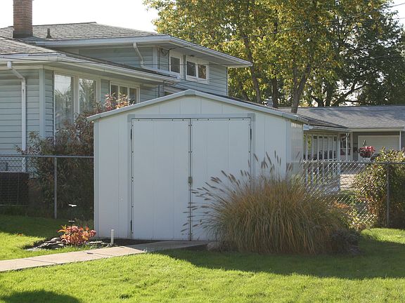 3rd image of 14 Woodmere Dr