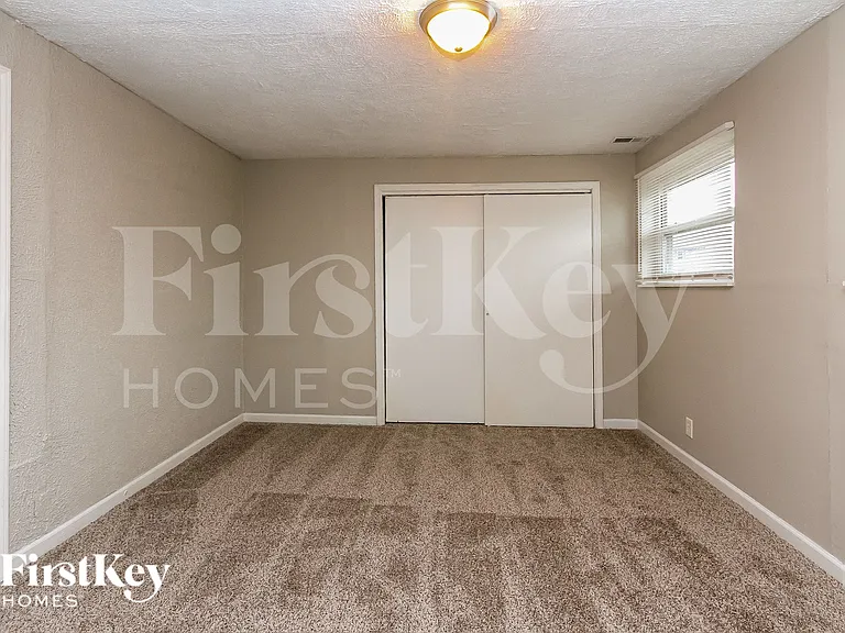 5717 Hacienda Ct — Photo 10