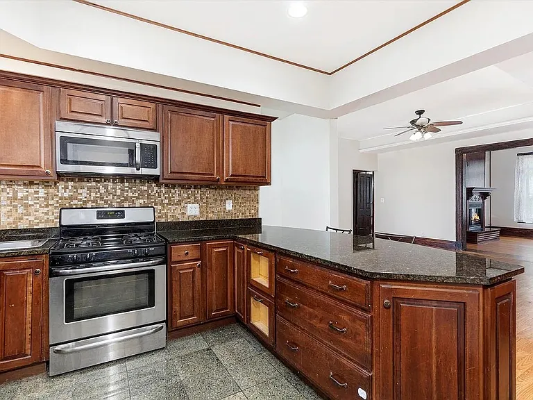 232 Des Plaines Ave #2 — Photo 10