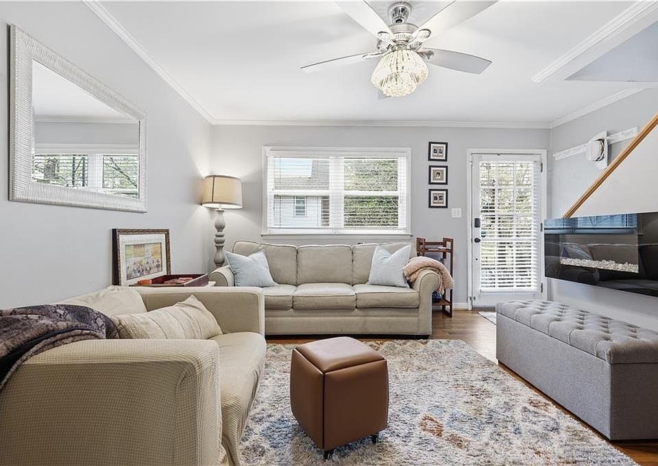1st image of 381 10th St NE APT 4