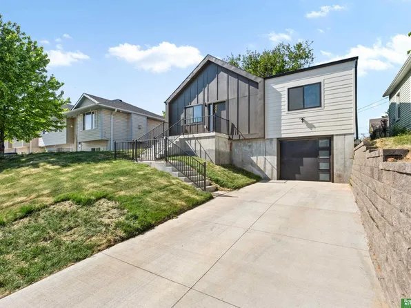 3004 V St, Omaha, NE 68107