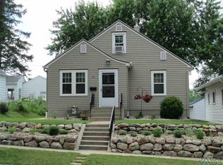 715 N Terrace Pl, Sioux Falls, SD 57104