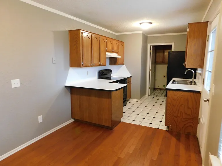 2123 Lakecrest Dr — Photo 7