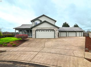 2393 Loch Dr, Springfield, OR 97477