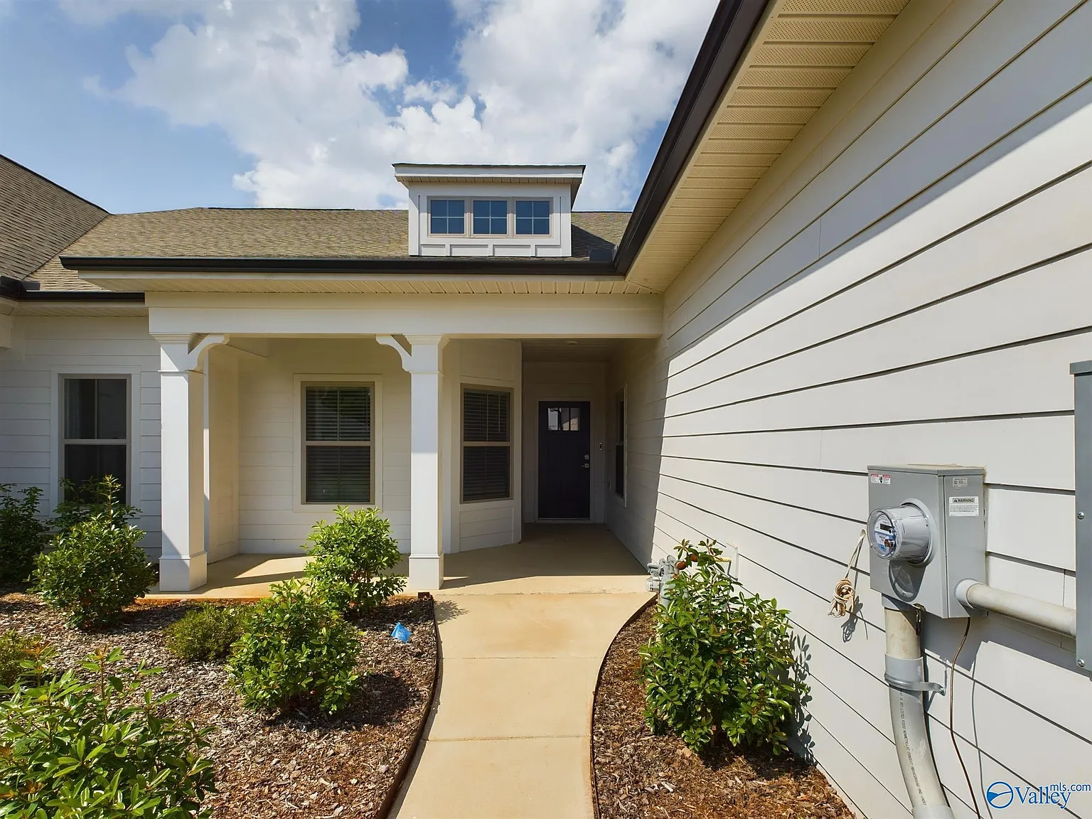 3 bed, 2.0 bath, 1850 sqft, $1,900 — Photo 3