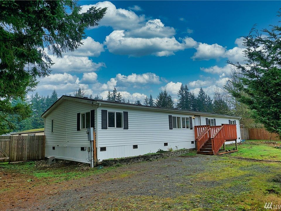 Remodeled 1650 sqft, 3 beds, 2 baths, great room, living room, utility room, etc.  Fully fenced back yard, RV parking!  Must see home...
