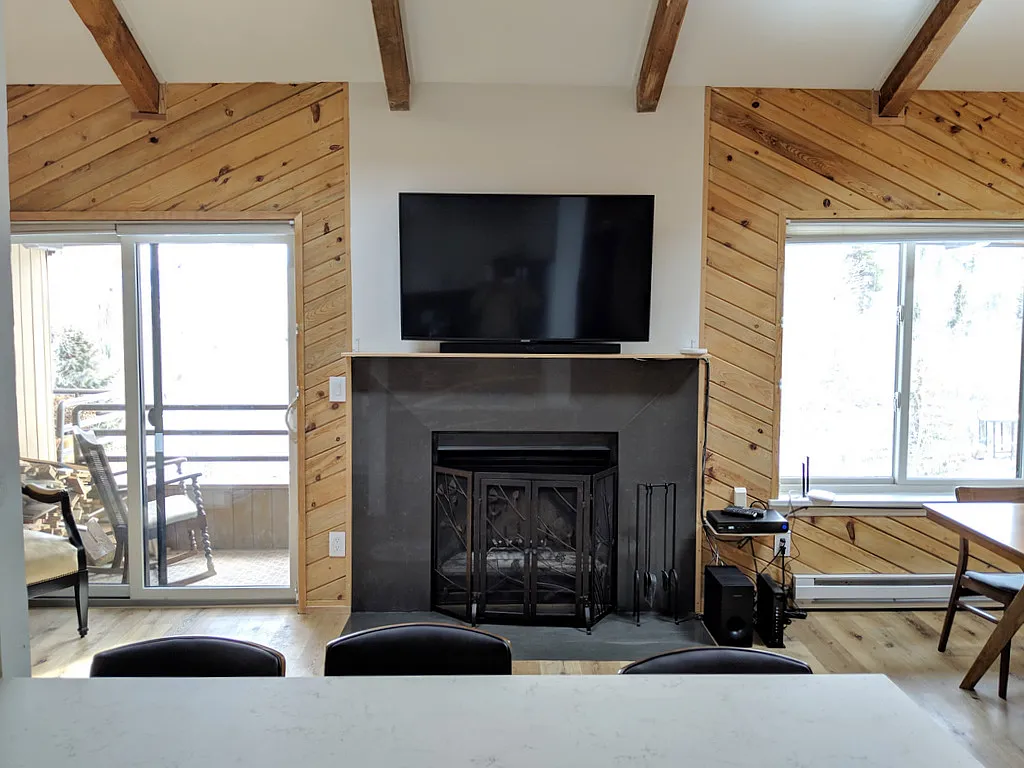 35 Lower Woodbridge Rd — Photo 3