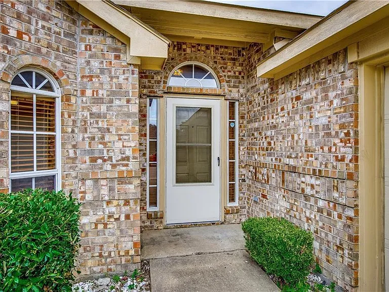 3427 Bellville Dr — Photo 3