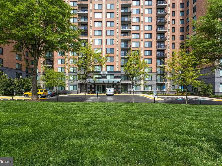 2451 Midtown Ave #16 — Photo 52