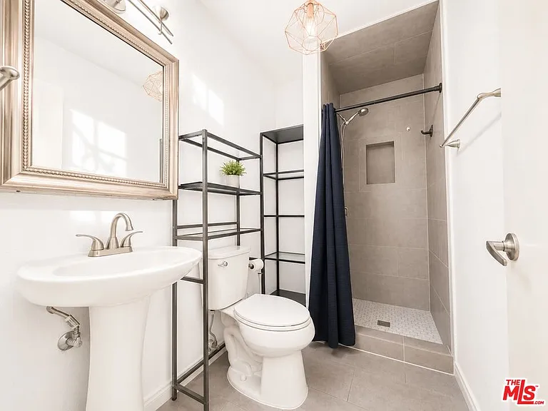 12014 Kling St #4 — Photo 7