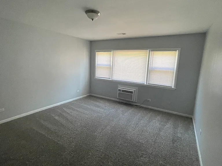 15032 Dorchester Ave #1W — Photo 17