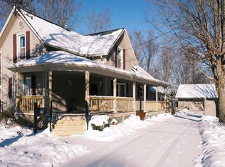 14 Cole St, Quincy, MI 49082