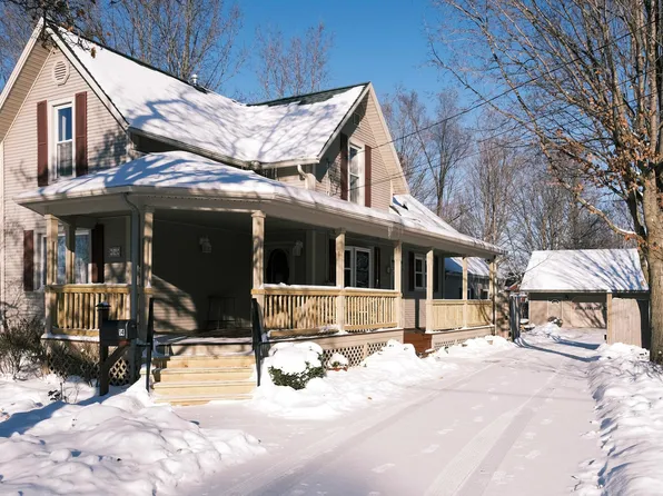 14 Cole St, Quincy, MI 49082