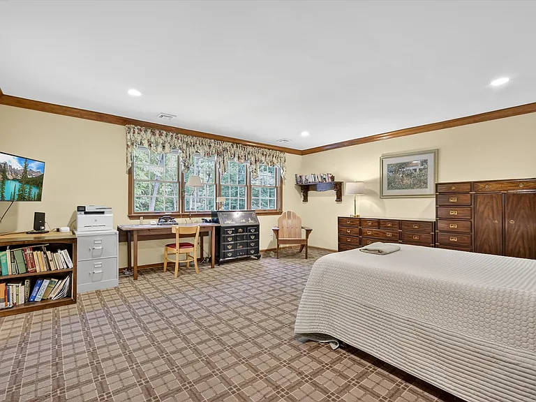 92 Brook Hollow Dr — Photo 35