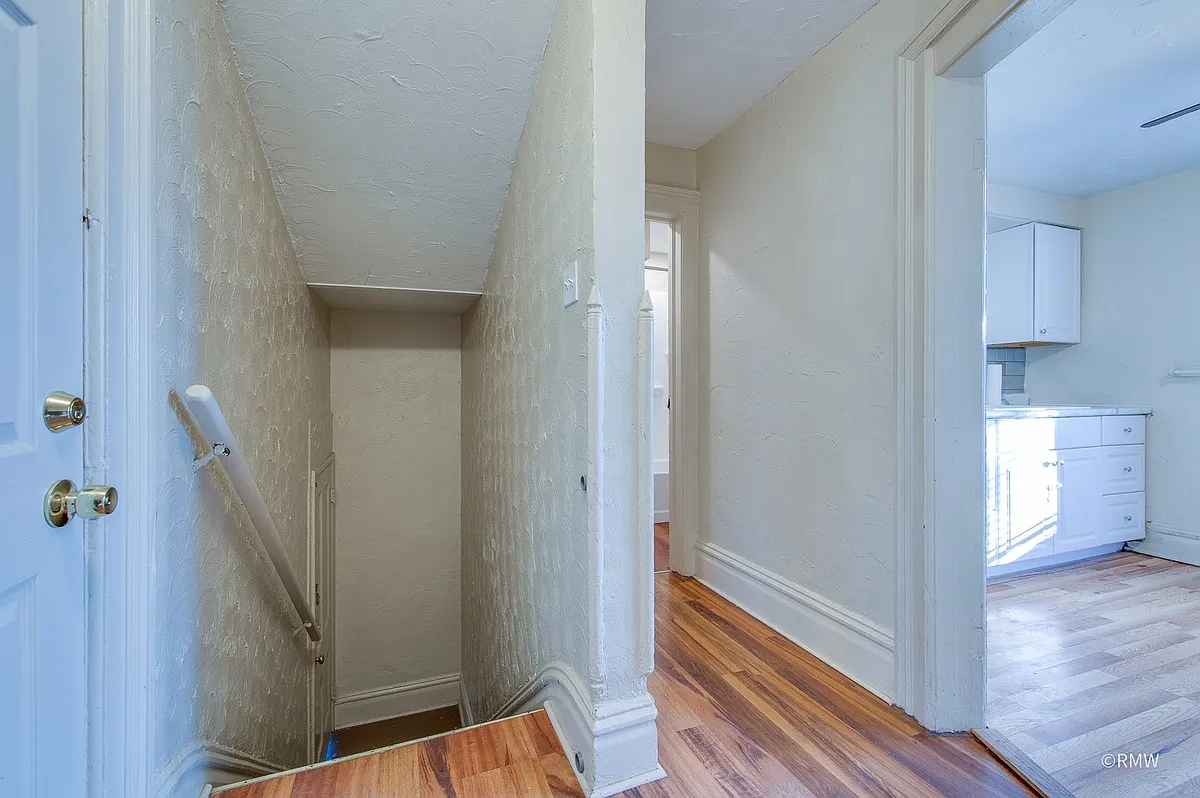 Building Photo - 325 E Chicago St #2