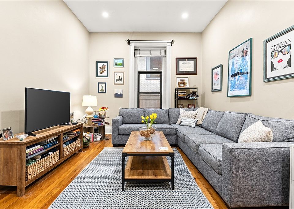 1st image of 271 Dartmouth St APT 3E