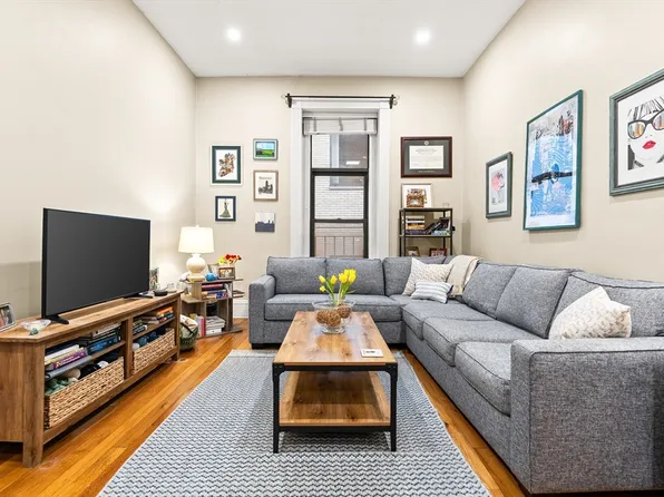 271 Dartmouth St APT 3E, Boston, MA 02116