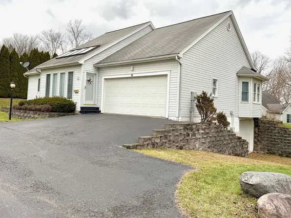 19 Suffolk St, Fairport, NY 14450