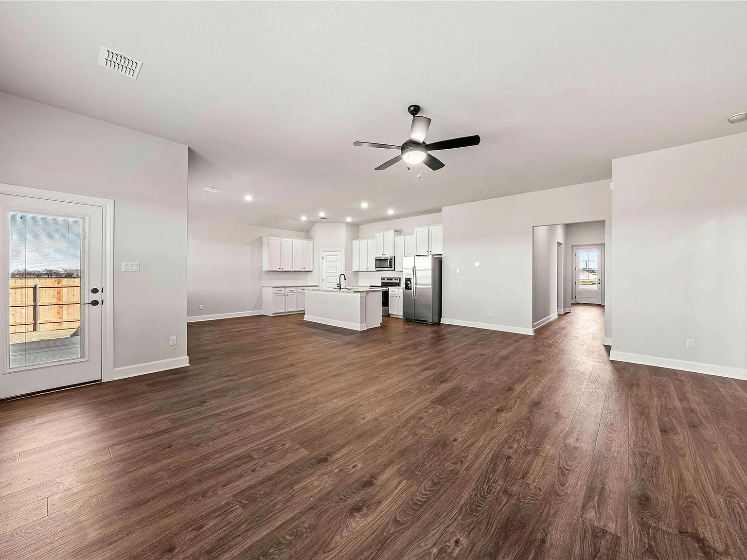 4 bed, 3.0 bath, 2627 sqft, $3,910 — Photo 3