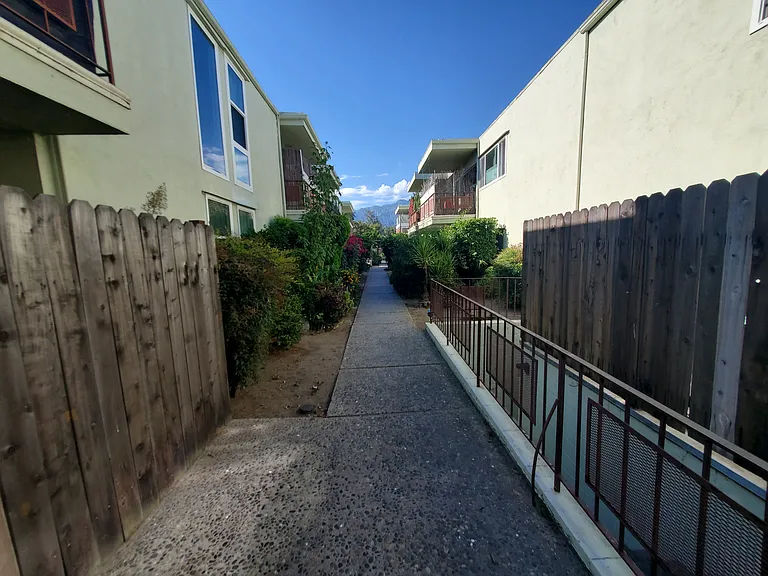 9070 Huntington Dr #6 — Photo 7