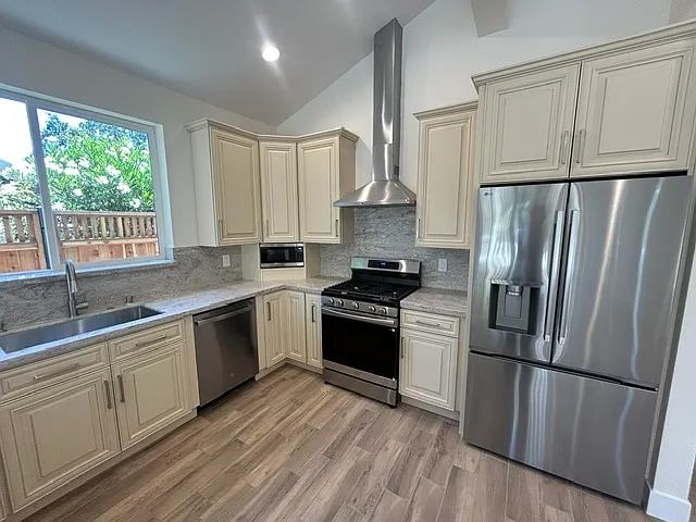 Brandon Ct — Photo 26