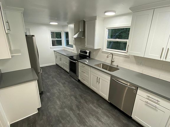 Beautiful new kitchen with tons of cabinet space, stainless steel appliances.