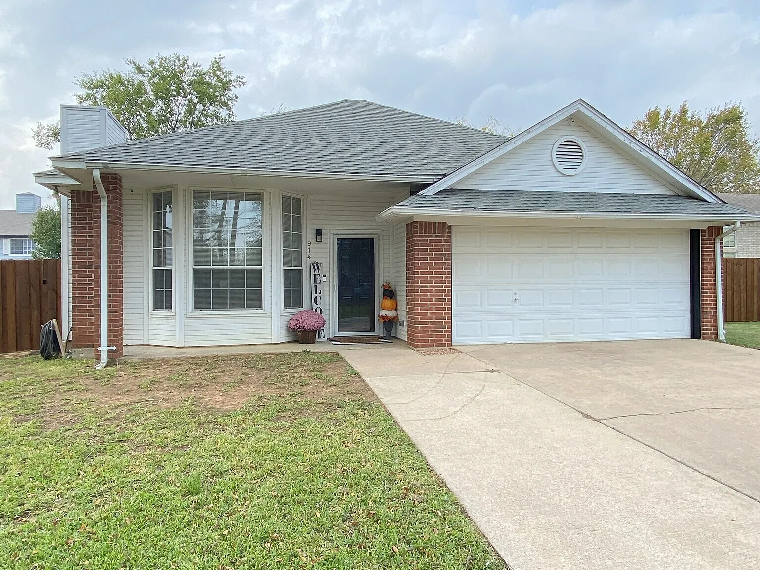 3 bed, 1357 sqft, $1,920 — Photo 1