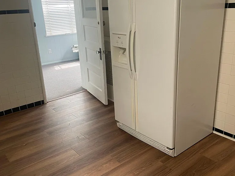 5244 Bancroft Ave #2 — Photo 18