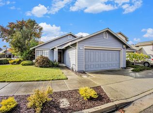 2 Shamrock Ln, Alameda, CA 94502