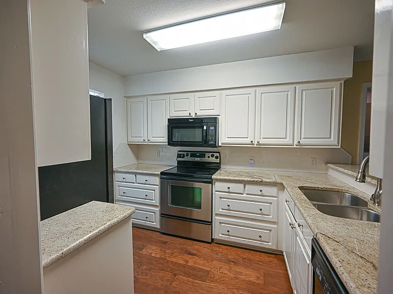 412 Half Moon Way — Photo 4