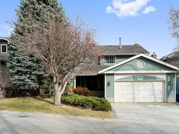 59 W Stranraer Pl SW, Calgary, AB T3H 1H5