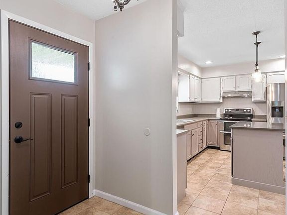 4th image of 2443 E George Washington Blvd