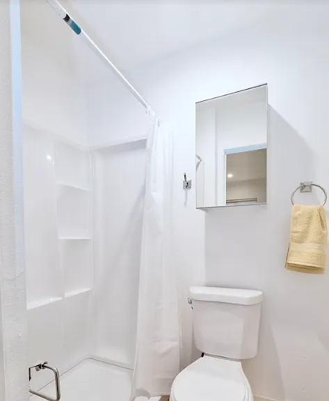 1455 W 36th St — Photo 33