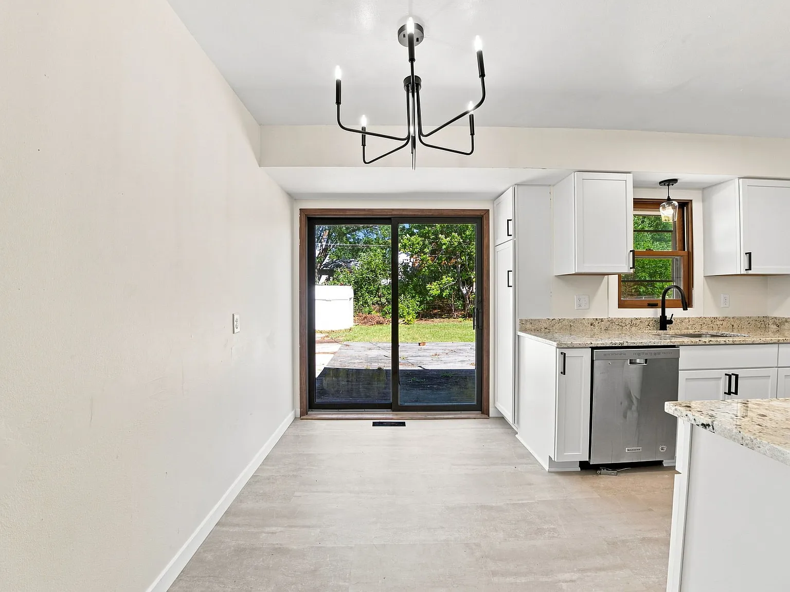 4 bed, 1600 sqft, $2,500 — Photo 4