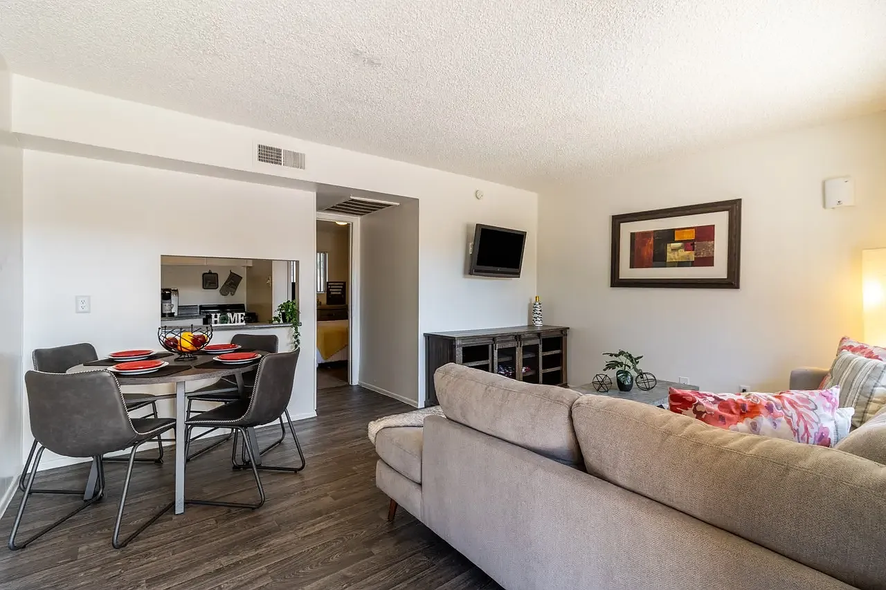 Courtyard at Encanto Apartments — Photo 2