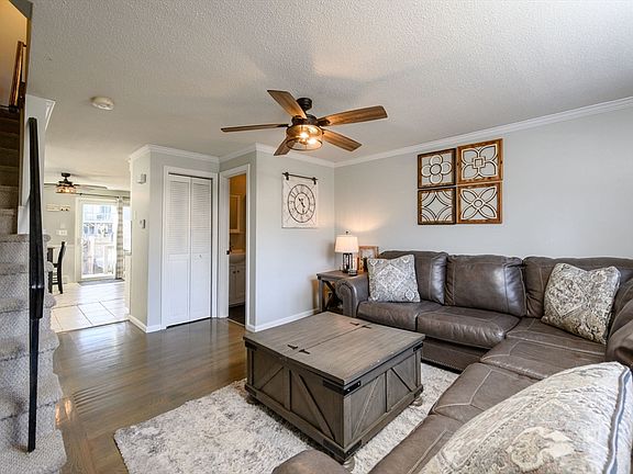 5th image of 29 Douglas Dr Unit 29