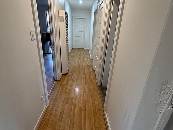 5th image of 422 Washington St S
