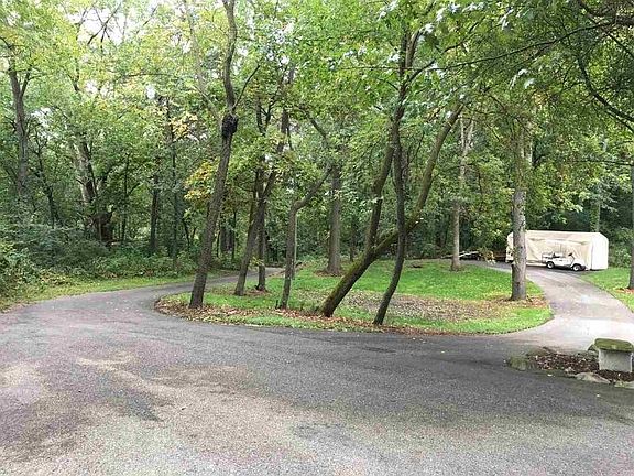 3rd image of 5849 N Glenmoor Ln