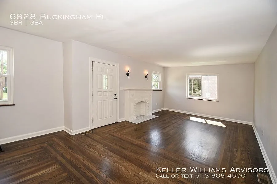 Drop dead gorgeous - wait list for showings - price TBD — Photo 3