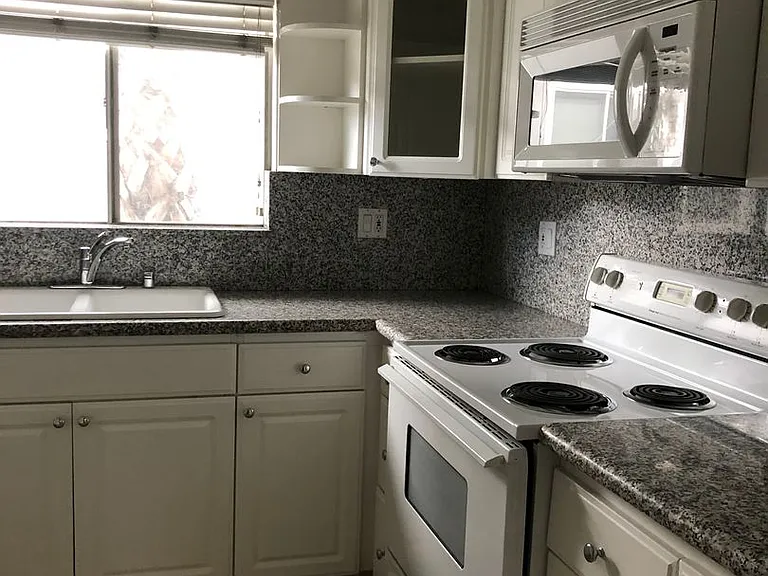 13506 Rye St — Photo 11