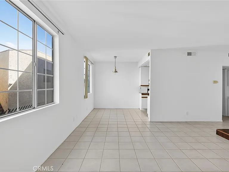 4441 Woodman Ave #111 — Photo 11