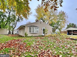 244 Goldenridge Dr, Levittown, PA 19057