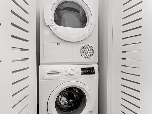5th image of 4322 Queens St APT 3202