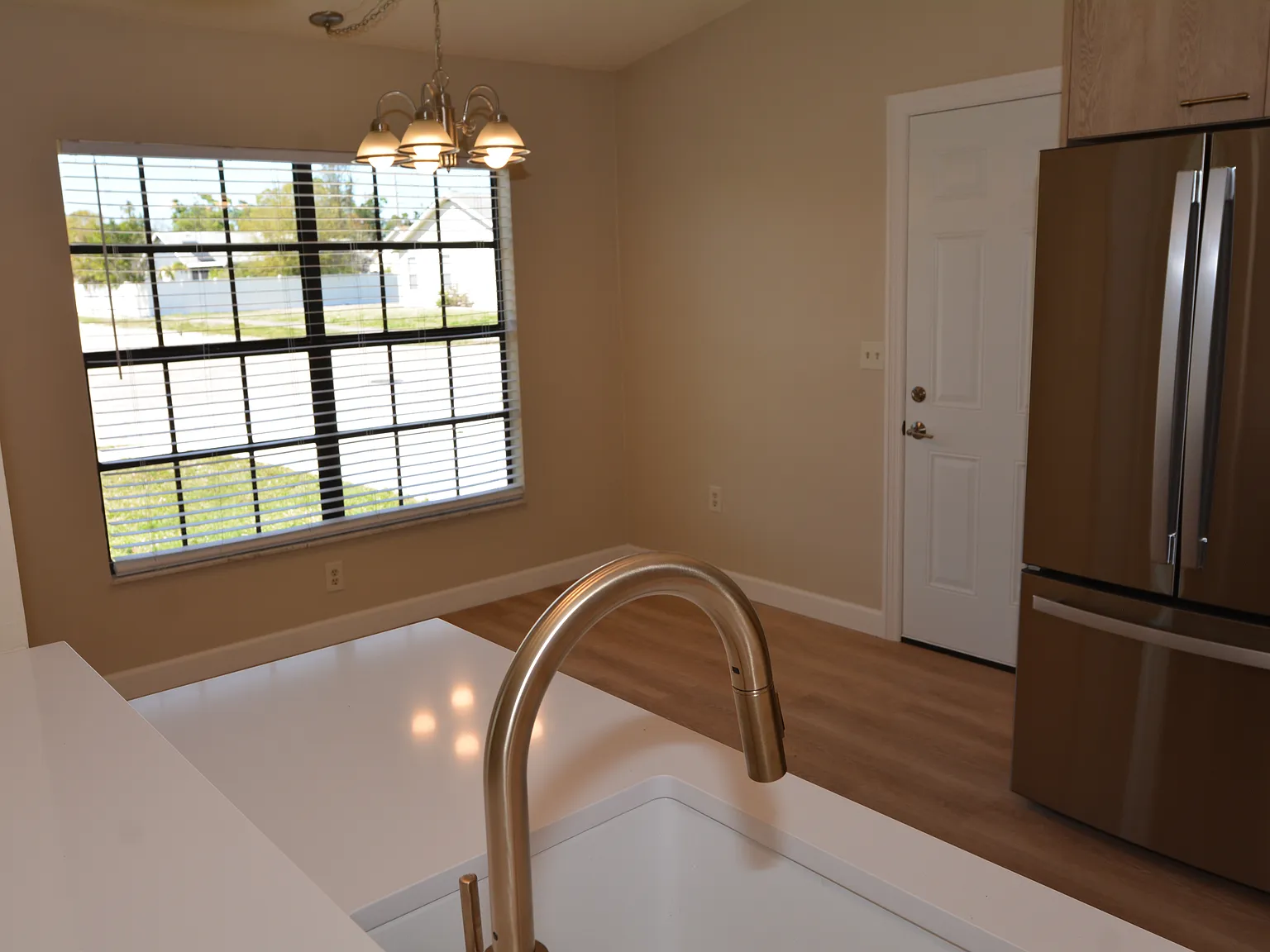 1550 N Pompano Ave — Photo 4