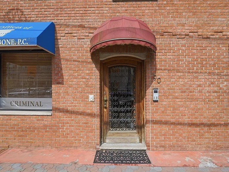 90 Court House Pl #2R — Photo 9